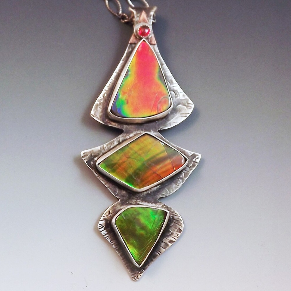 Patrician Art totem pendant, chain not included